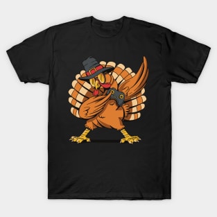 Funny Dabbing Turkey Holding A Joystick Thanksgiving Day T-Shirt